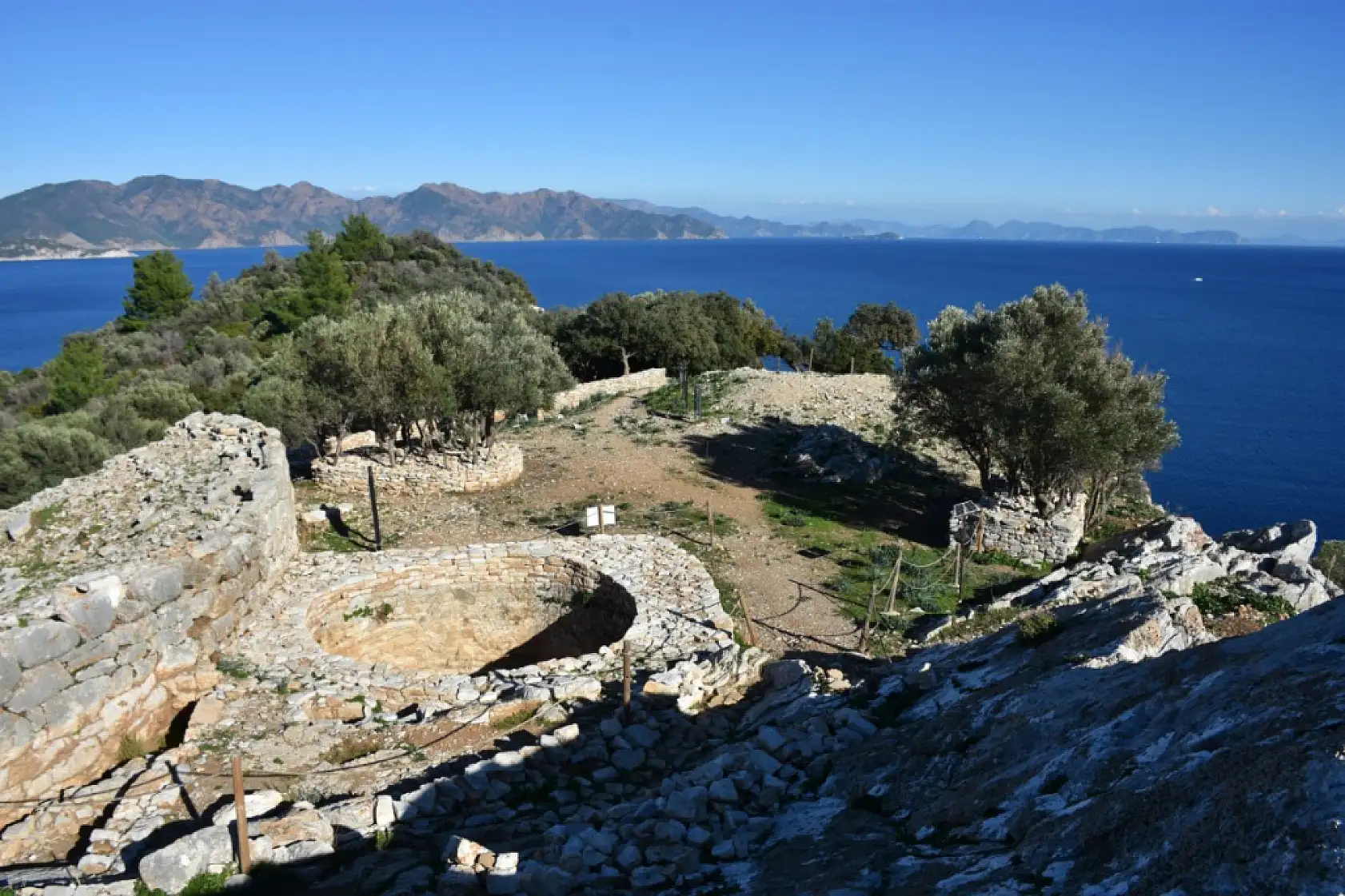 Marmaris'teki Amos Antik Kenti'nde Asur Tanrıçası İştar betimlemeli gümüş kolye bulundu