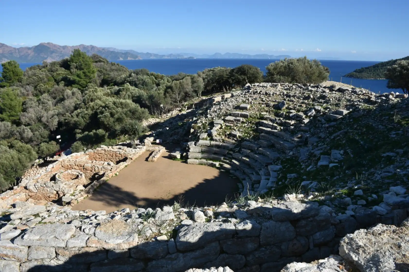 Marmaris'teki Amos Antik Kenti'nde Asur Tanrıçası İştar betimlemeli gümüş kolye bulundu