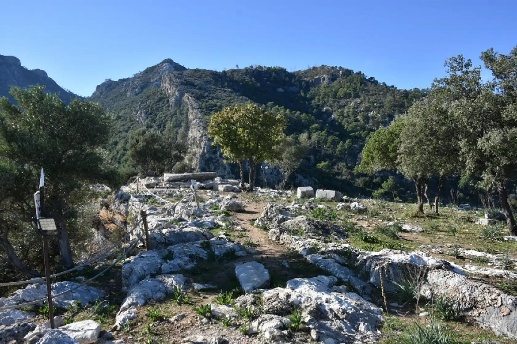 Marmaris'teki Amos Antik Kenti'nde Asur Tanrıçası İştar betimlemeli gümüş kolye bulundu