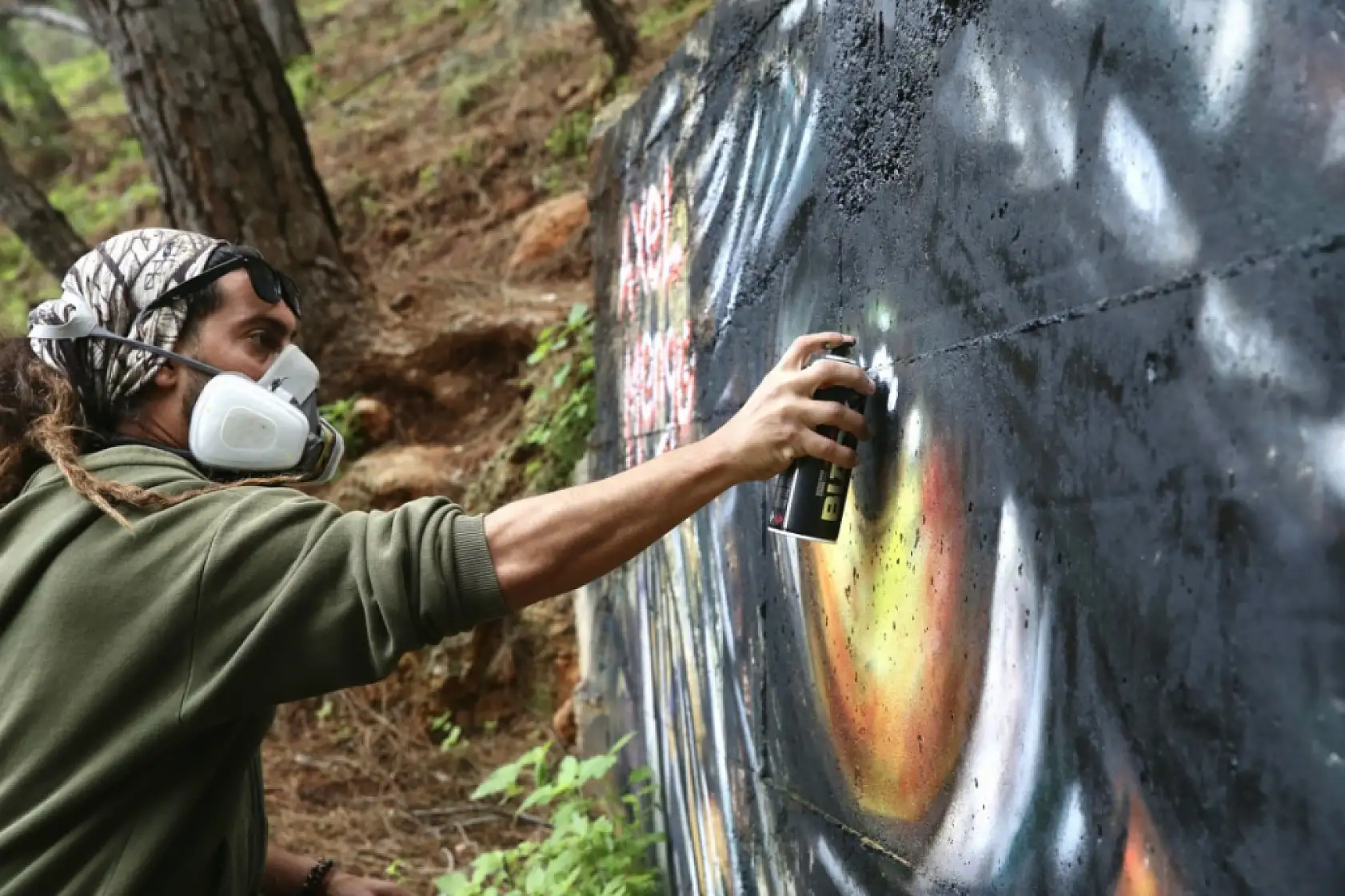 'Grafiti' sanatçısı Axel Mengü, Fethiye'ye renk katıyor
