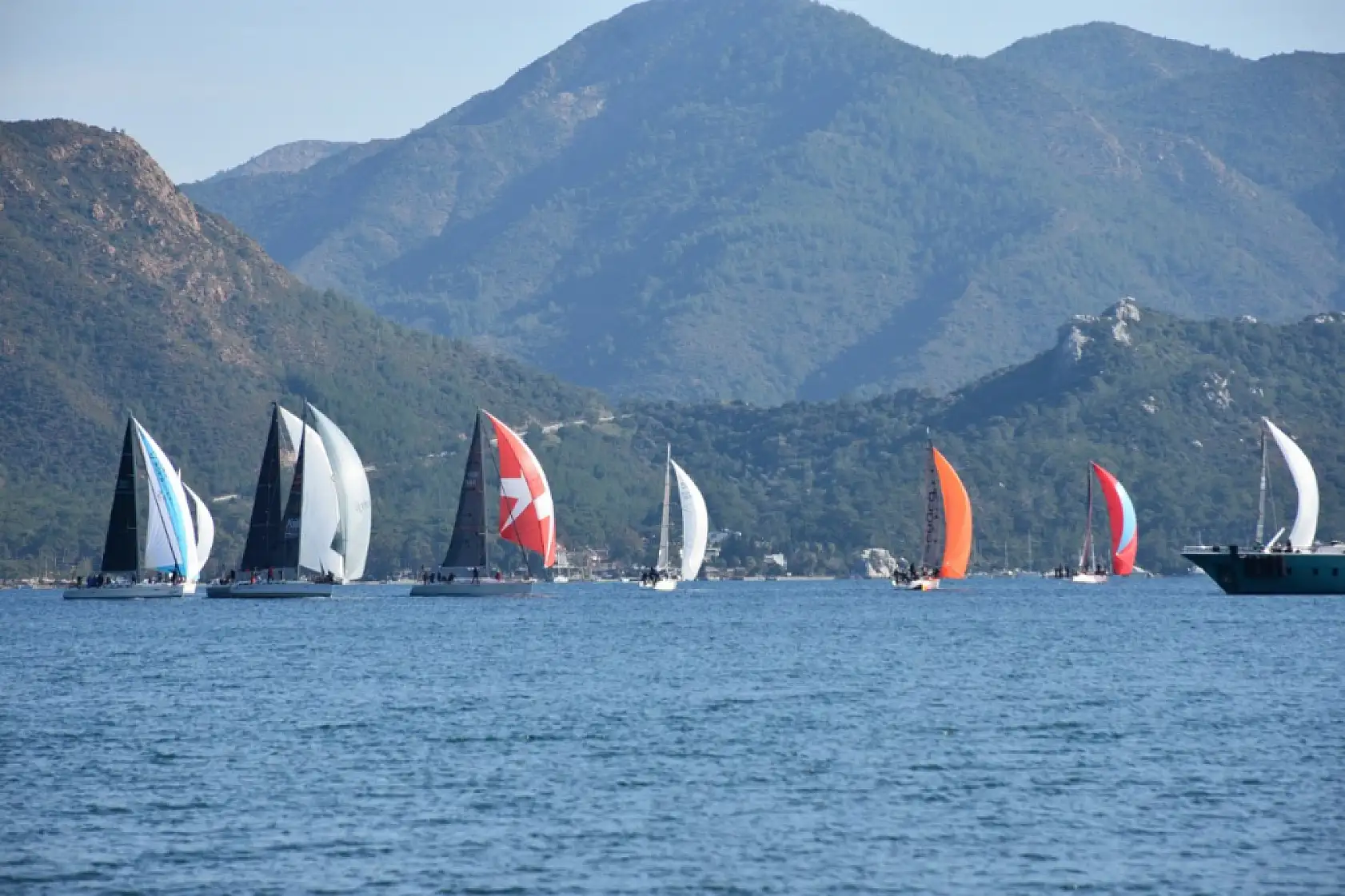 Marmaris MIYC Kış Trofesi Yat Yarışları'nın 1. ayağı başladı