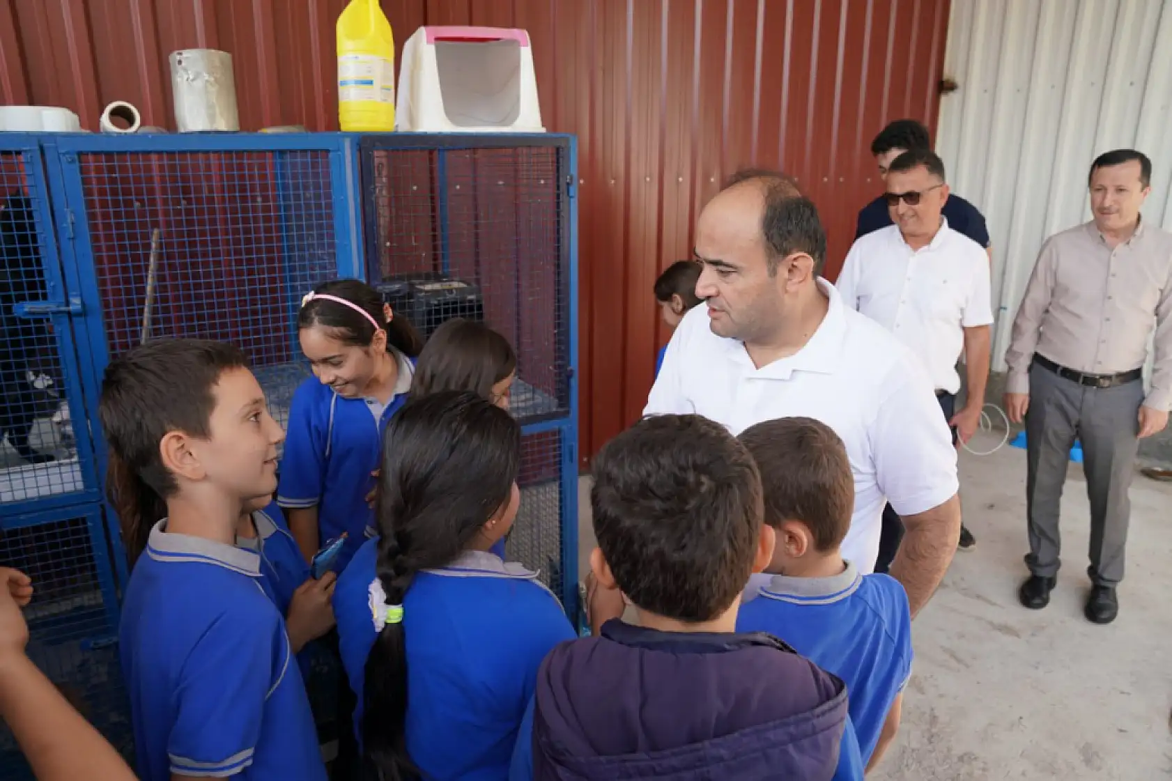 Başkan Akdenizli ve Öğrenciler, Can Dostlarımızı Ziyaret Etti