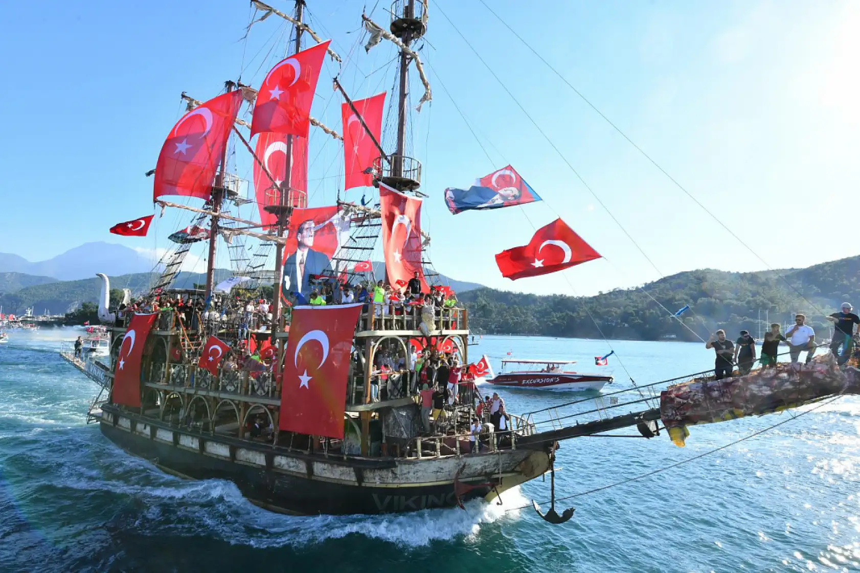 Cumhuriyet Coşkusu Fethiye Körfezi'nde dalga dalga yayıldı