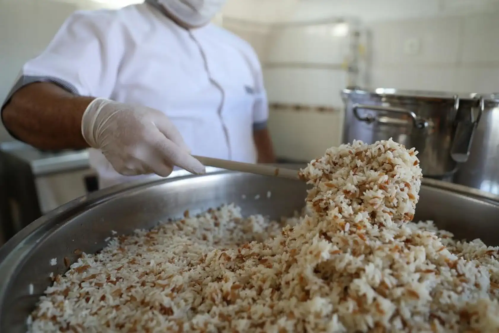 Aşevinde Ocaklar Vatandaş İçin Kaynıyor