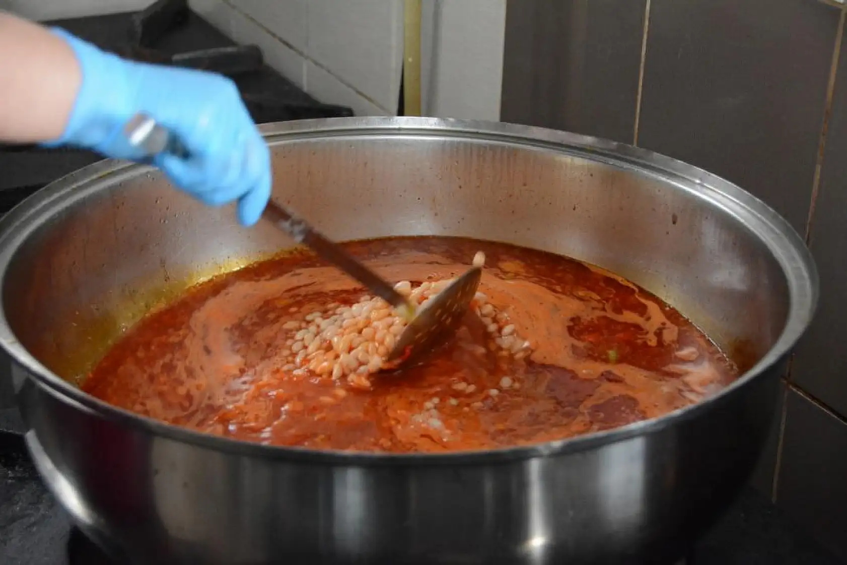 Aşevinde Ocaklar Vatandaş İçin Kaynıyor