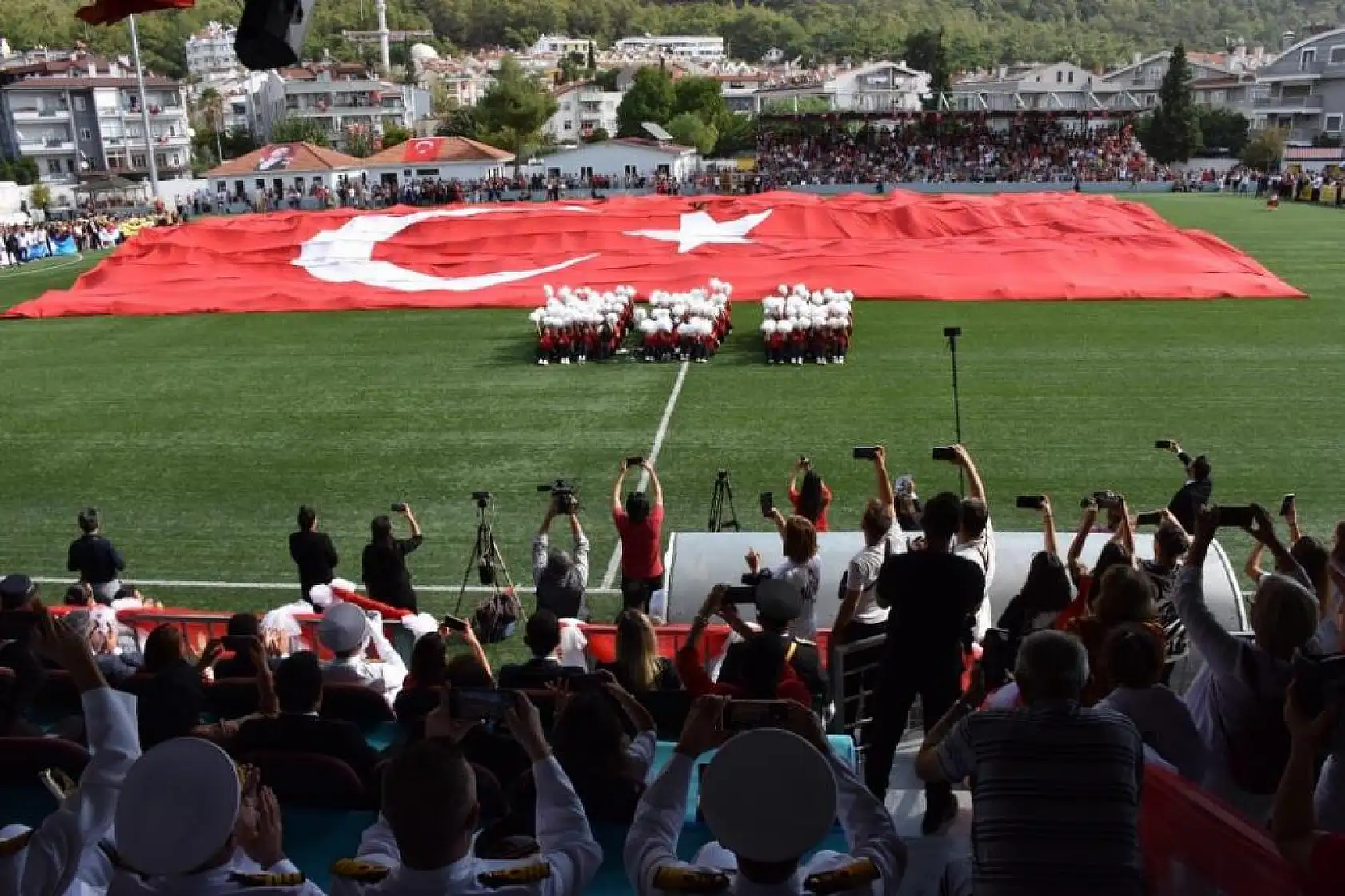 Cumhuriyet'in 100. yılı törenlerle kutlandı