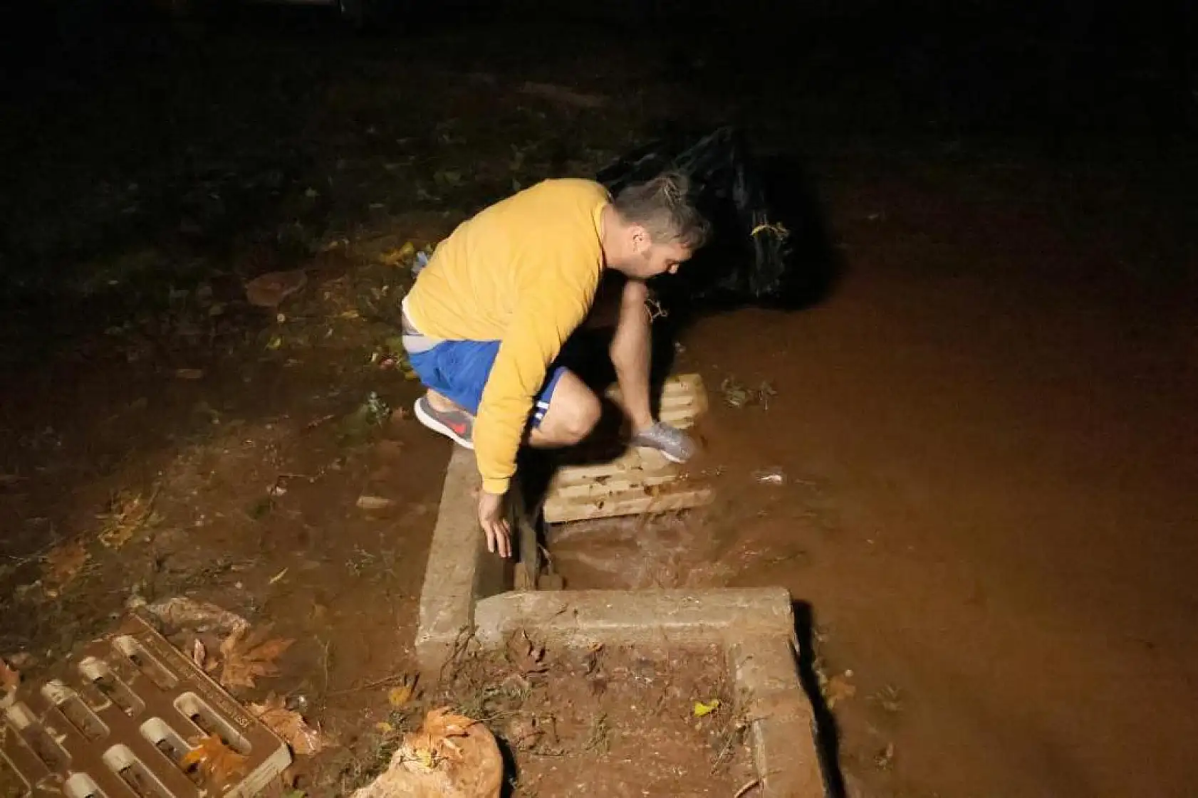 Fındık büyüklüğünde dolu yağdı