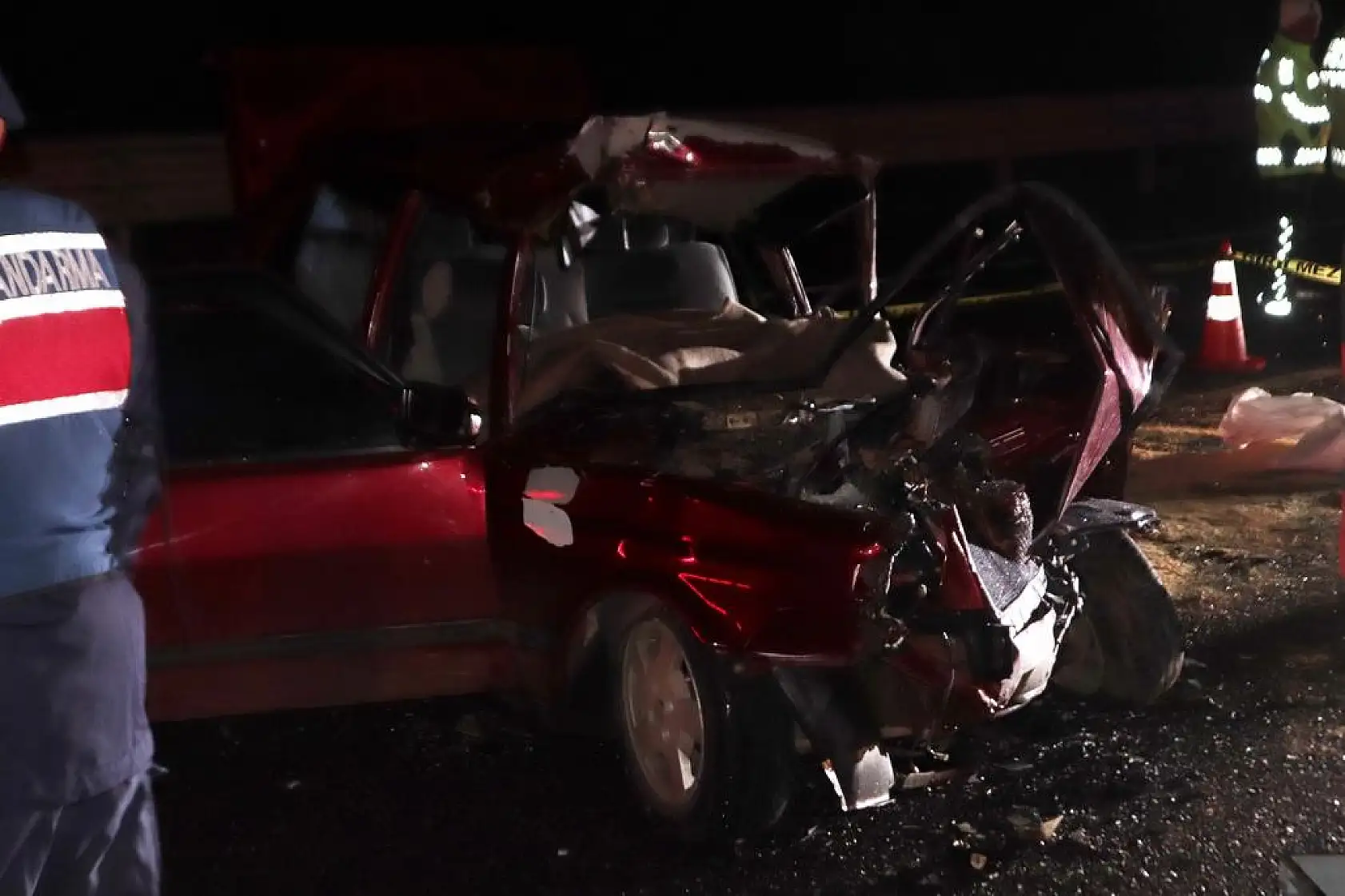 Yolcu minibüsüne otomobil arkadan çarptı, 2 kişi hayatını kaybetti