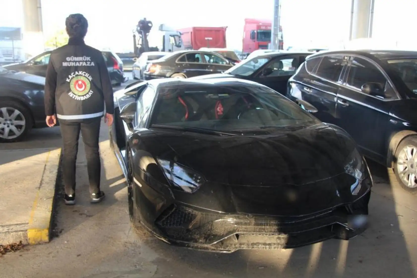 187 milyon liralık kaçak lüks araçlara el koyuldu