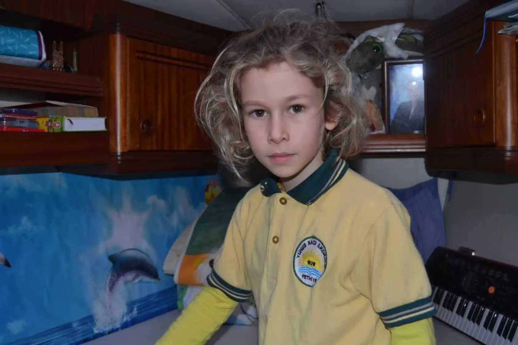 Teknede yaşayan aile Fethiye'ye demir attı