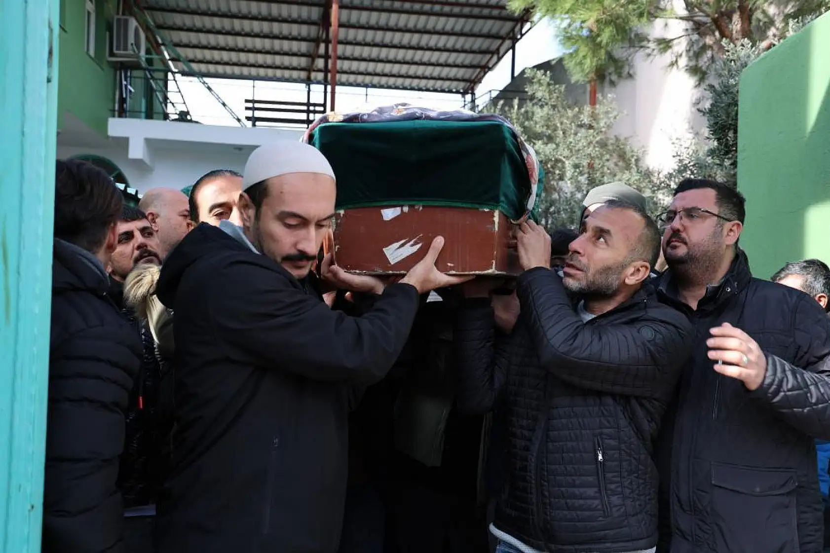 12 yaşında bıçakla öldürülen Behiye son yolculuğuna uğurlandı