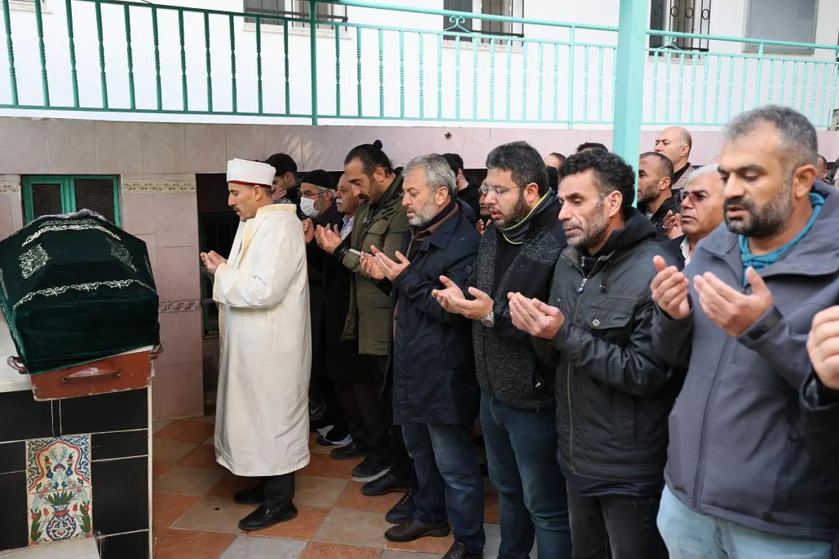 12 yaşında bıçakla öldürülen Behiye son yolculuğuna uğurlandı