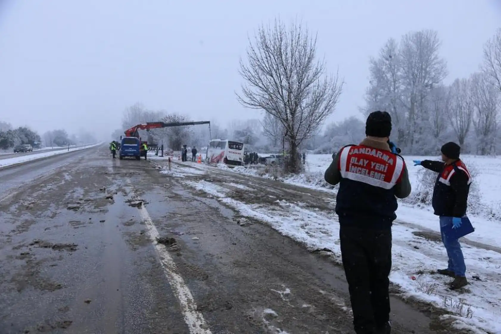 6 kişiye mezar olan yolcu otobüsünden geriye enkazı kaldı