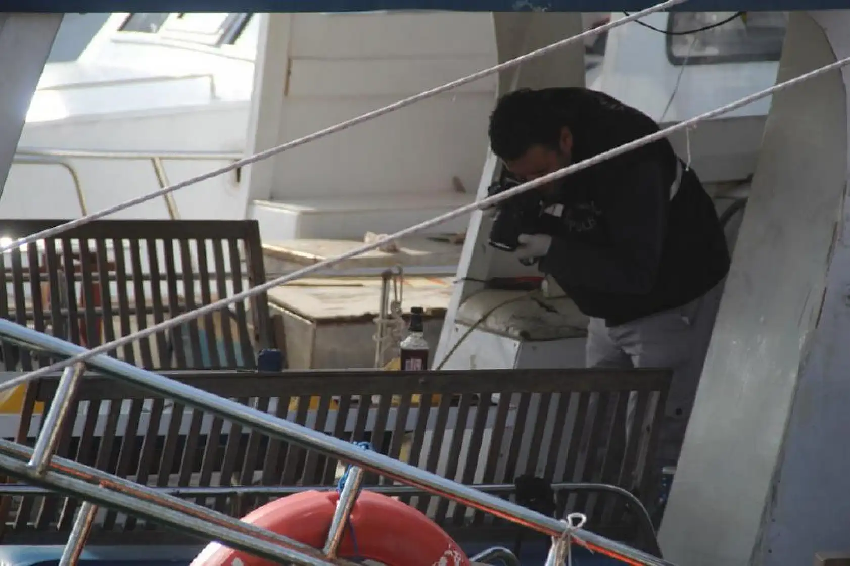 Emekli edebiyat öğretmeni teknesinin altında ölü bulundu