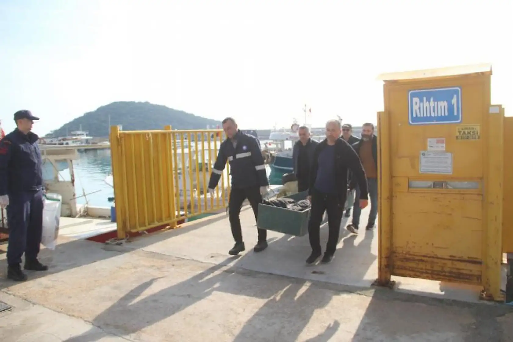 Emekli edebiyat öğretmeni teknesinin altında ölü bulundu