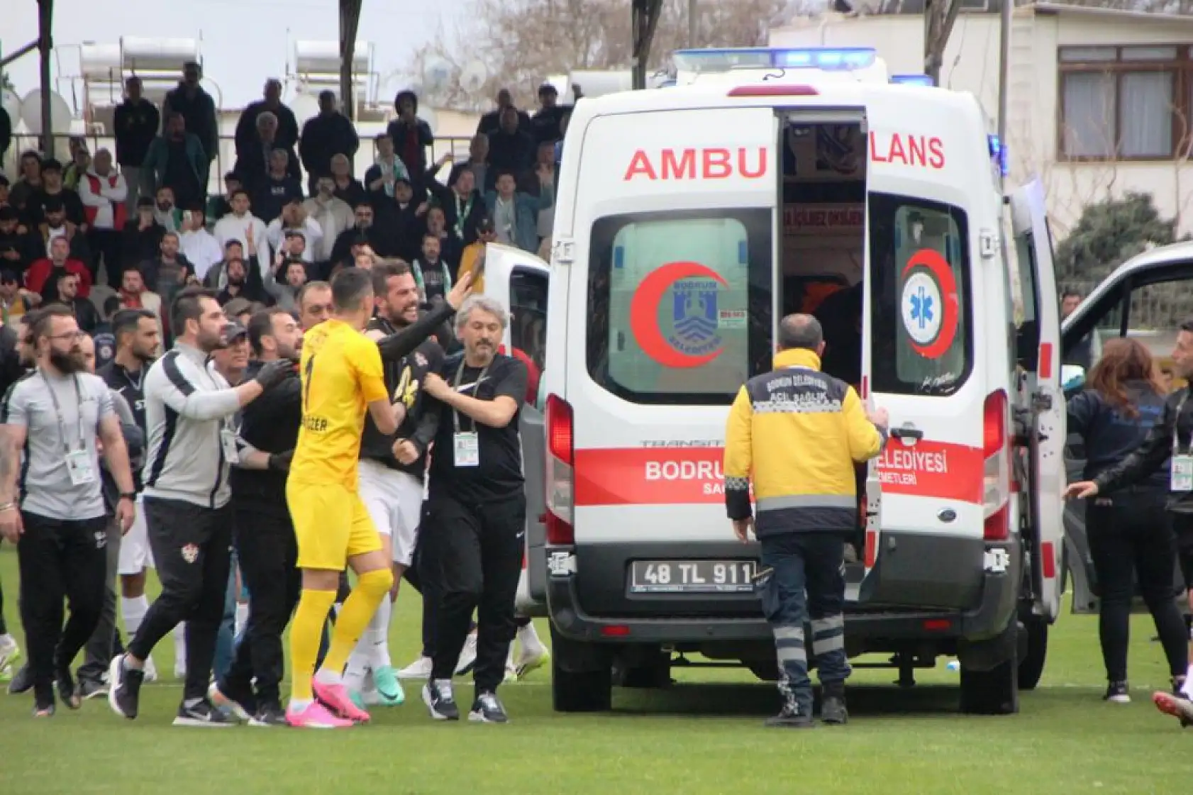Bodrum FK'nın maçında olay çıktı! Sahaya ambulans girdi!