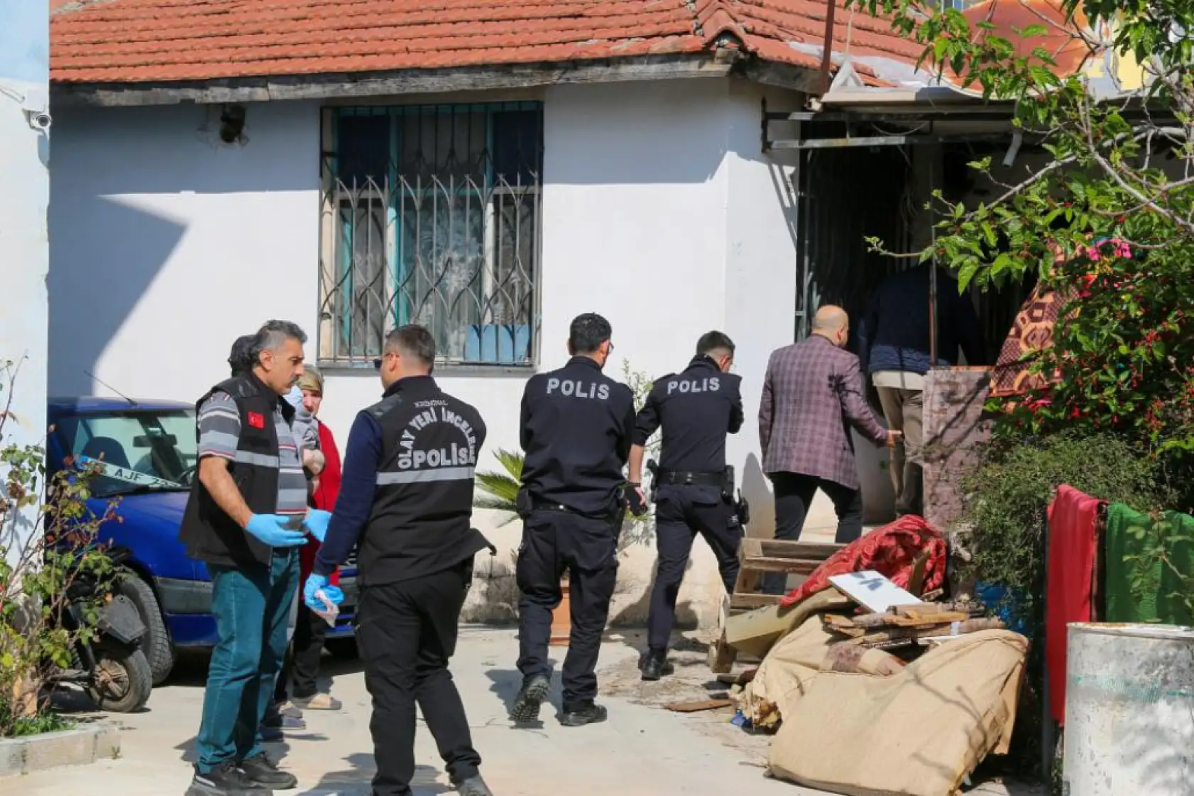 Uyuduğunu düşündüğü babası hayatını kaybetmiş