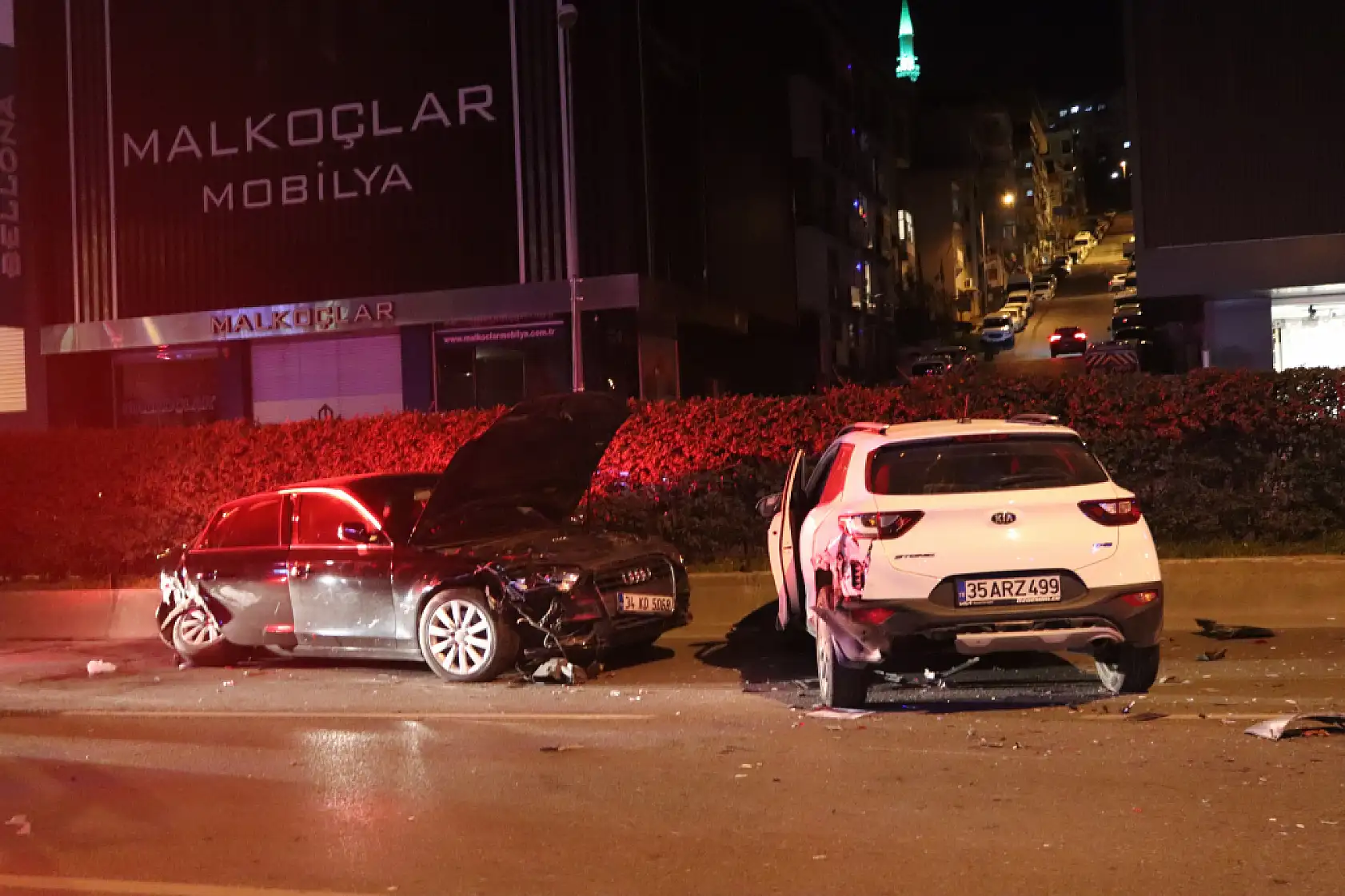 Art arda kazalar sonrası ortalık savaş alanına döndü, 2 kişi can verdi 7 kişi yaralandı