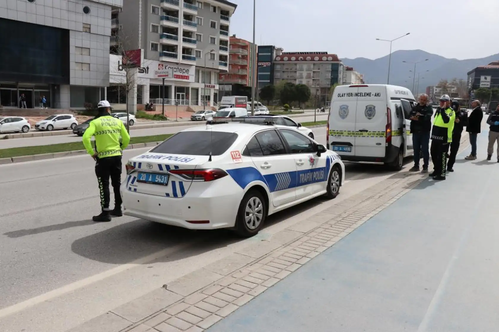 Otomobilin çarptığı yaşlı adam ağır yaralandı