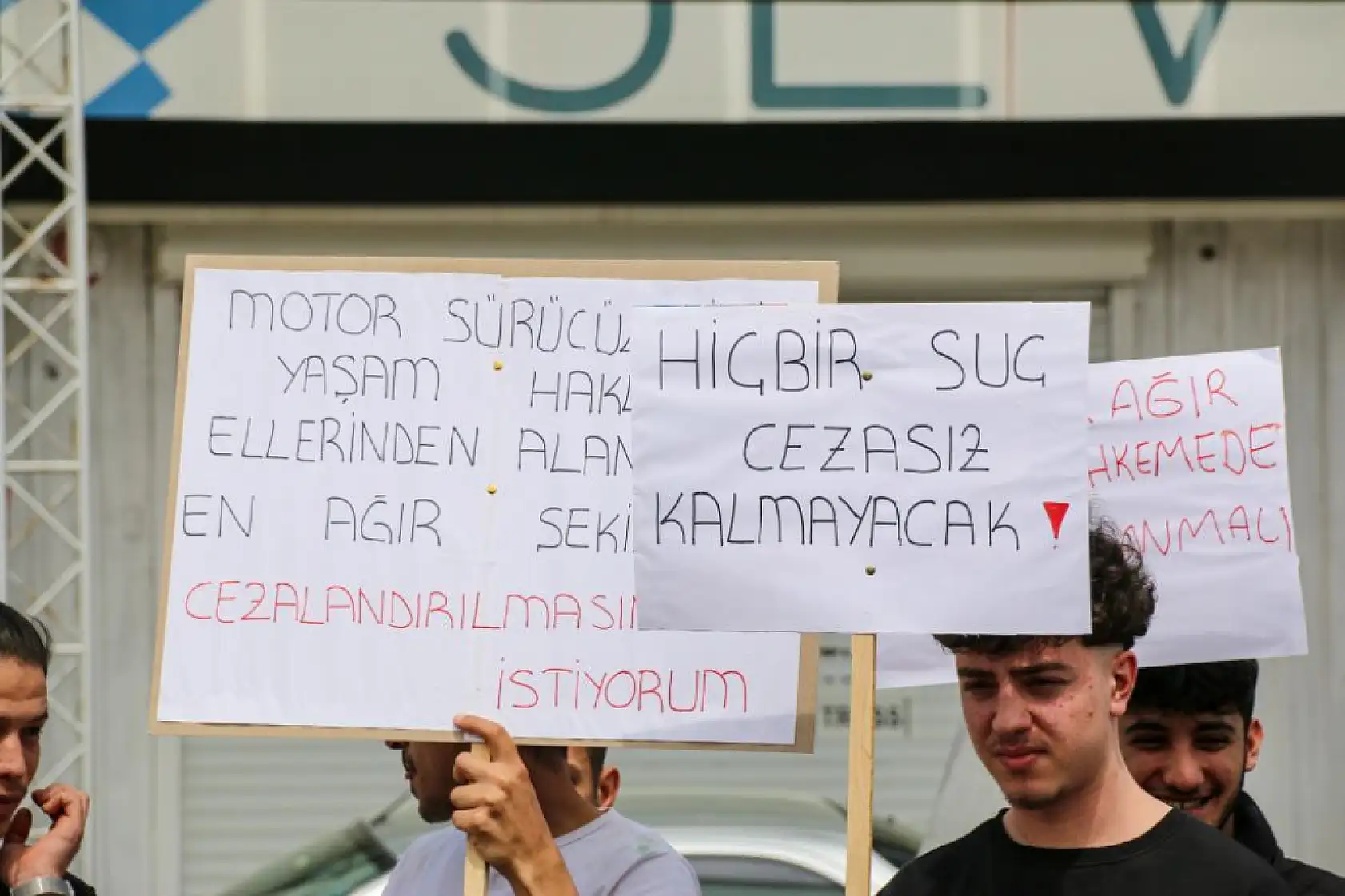 19 yaşındaki genci hayattan koparan kazayla ilgili vahim iddia: 'Yarış yapıyorlardı'