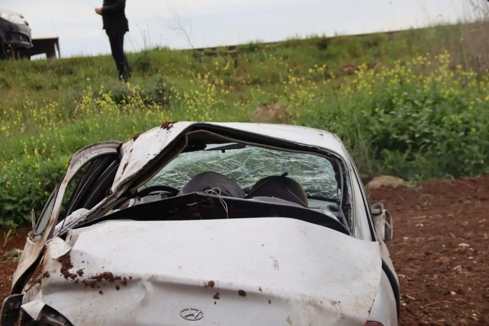 Otomobil şarampole savruldu: 2'si çocuk, 4 yaralı