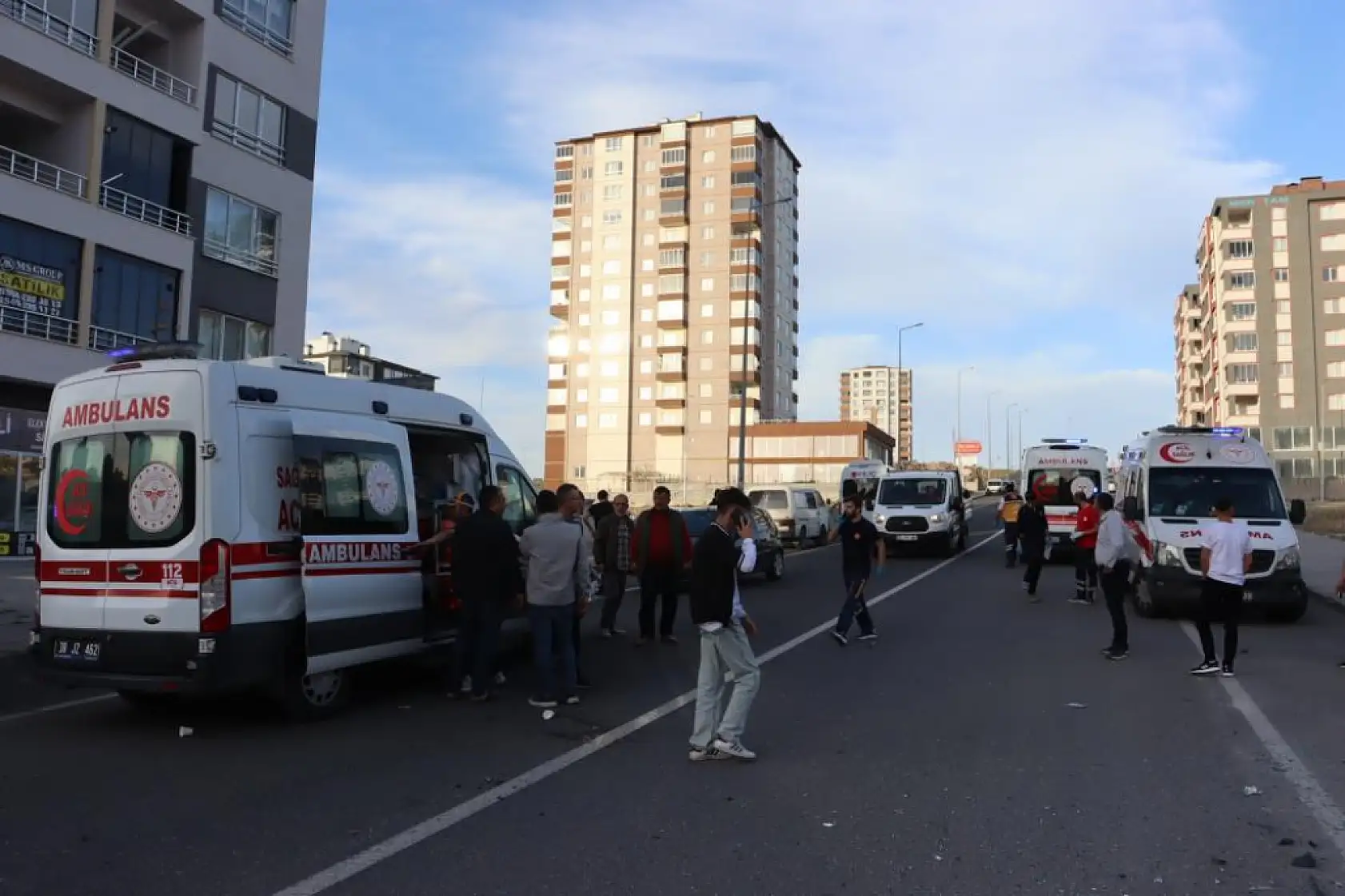 İşçi servisi tarlaya uçtu Camdan fırlayan 1 kişi hayatını kaybetti, 5 kişi de yaralandı
