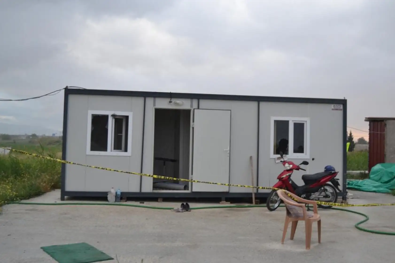 Sır cinayet, Konteynerde yaşayan bekçi pompalı tüfekle öldürüldü