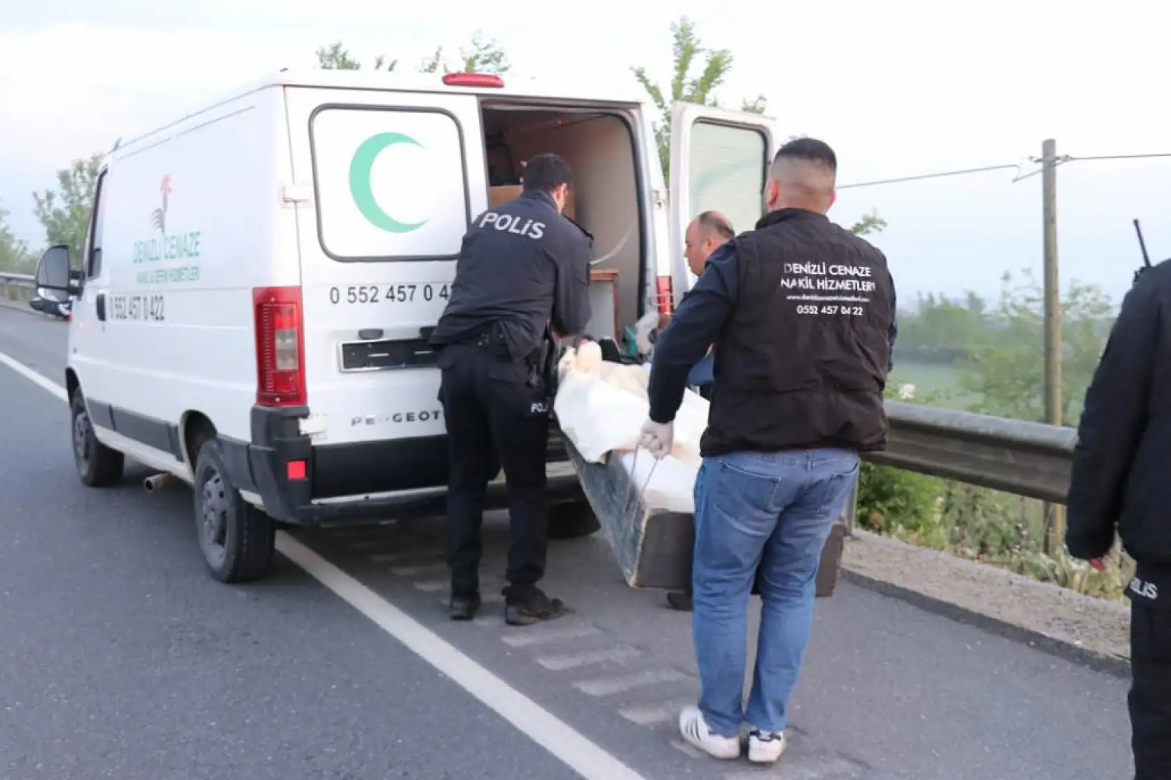 Bariyere çarparak 27 metre savrulan motosiklet sürücüsü feci şekilde can verdi