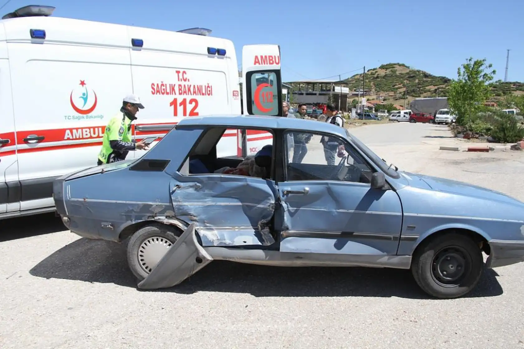 İki otomobilin çarpıştığı kazada 2'si çocuk 3 kişi yaralandı