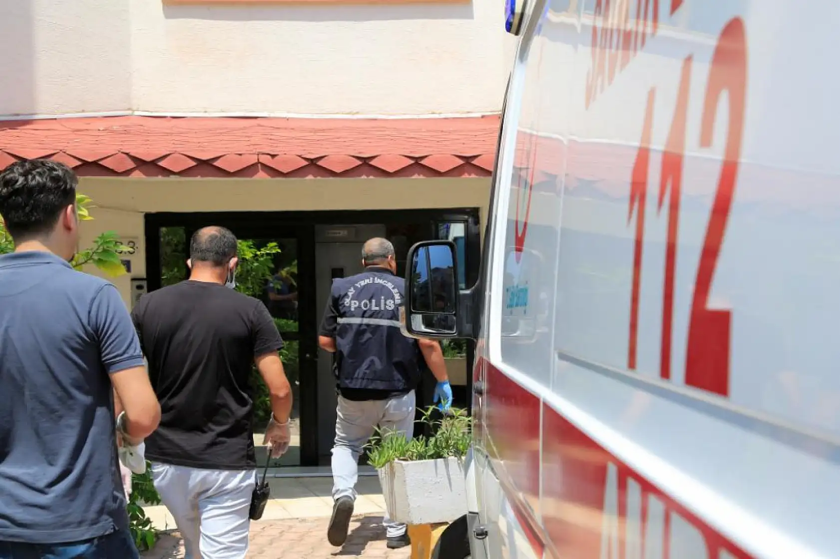 Emekli Öğretmen Evde Ölü Bulundu