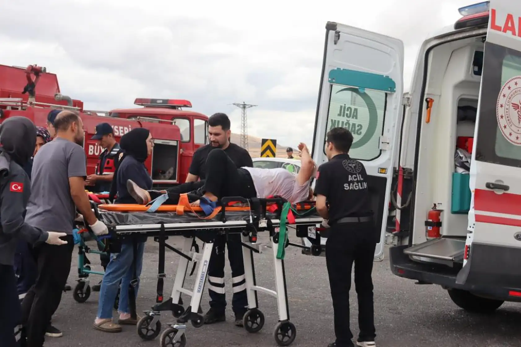 Otomobile çarptı sulama kanalına uçtu! 1 kişi hayatını kaybetti 3 yaralı