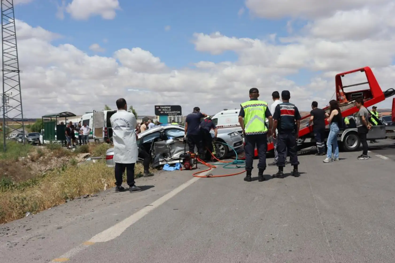 Otomobile çarptı sulama kanalına uçtu! 1 kişi hayatını kaybetti 3 yaralı