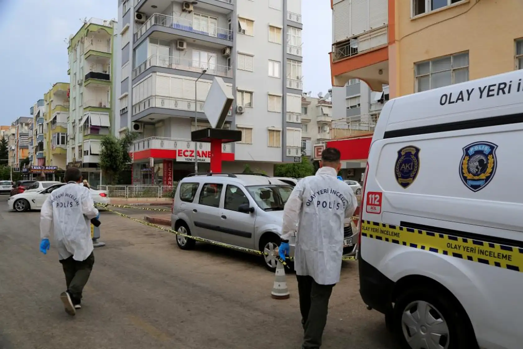 Hastane önüne park ettiği araç içerisinde ölü bulundu