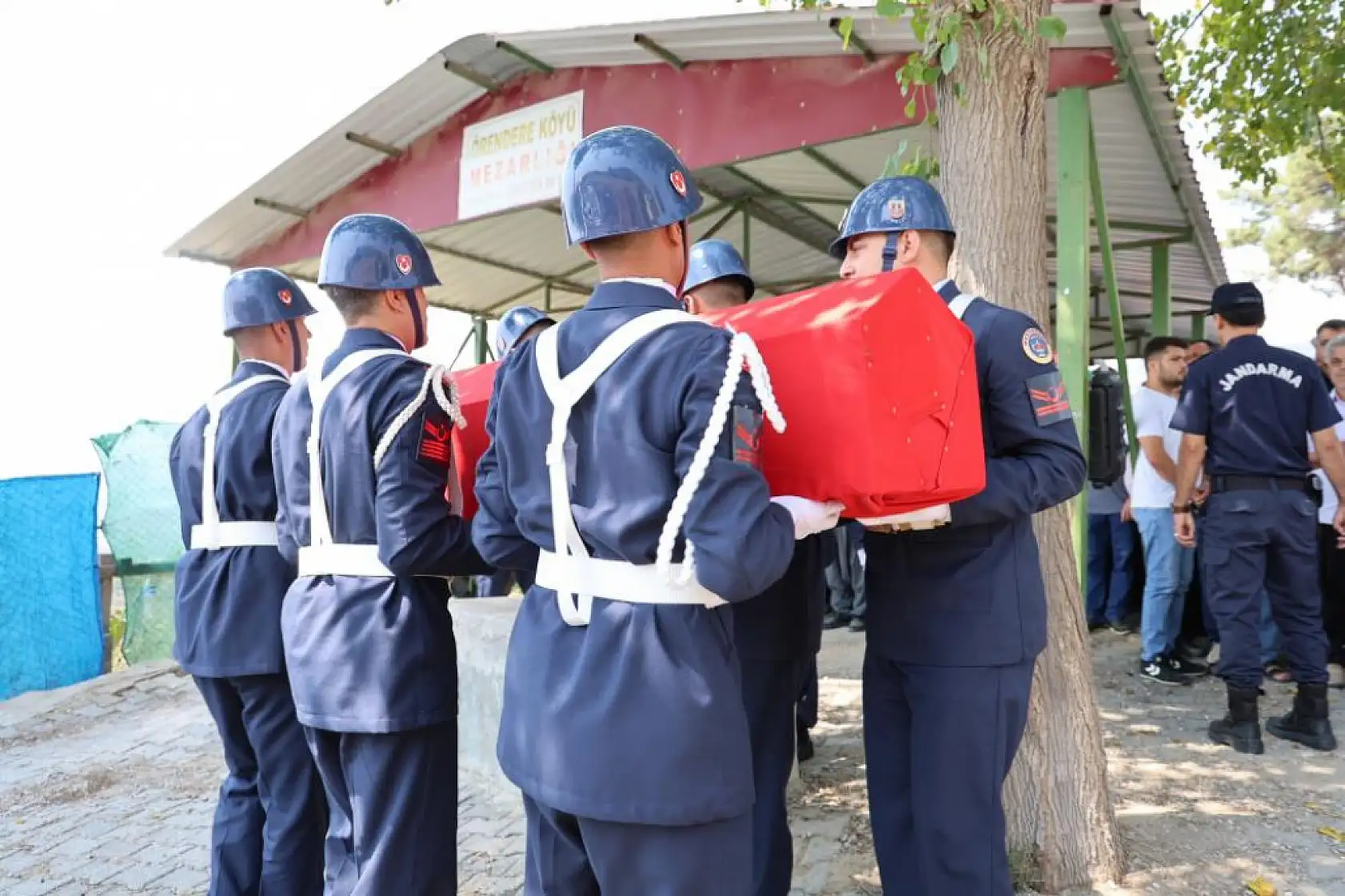 Yıllık izin için geldiği memleketinde ölen uzman çavuş toprağa verildi