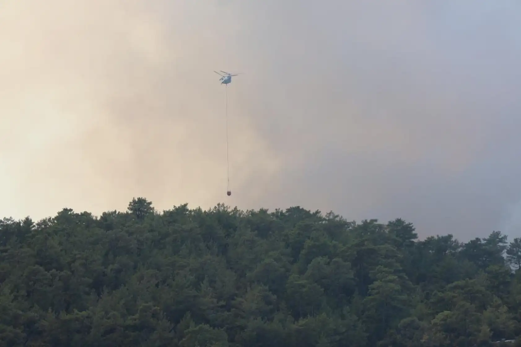 Muğla'da yangına 9 helikopter, 6 uçak müdahale ediyor