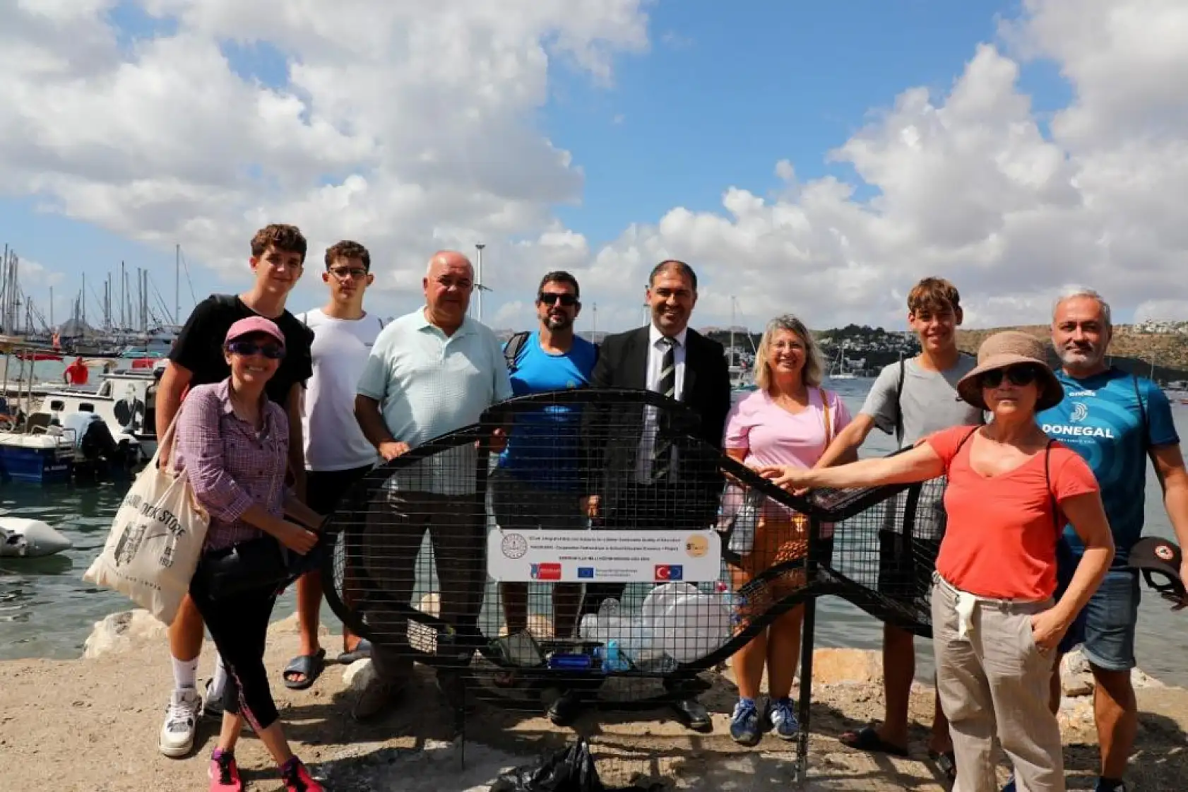 Bodrum'da öğrenciler kıyı temizliği yaptı