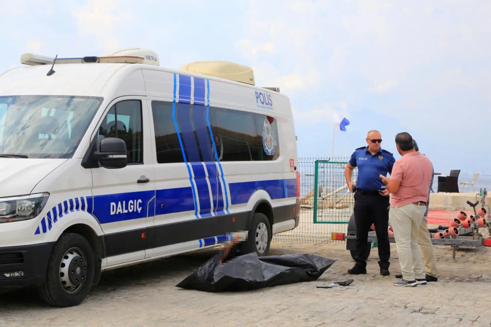 Deniz yüzeyinde bir kişinin cansız bedeni bulundu