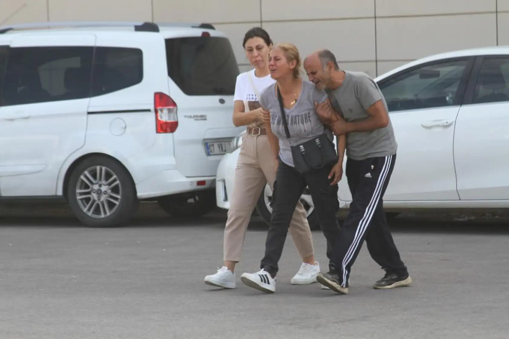 Kazada ölen hemşire kızının cenazesini alan anne yürekleri dağladı: 'Yükümü aldım gidiyorum'