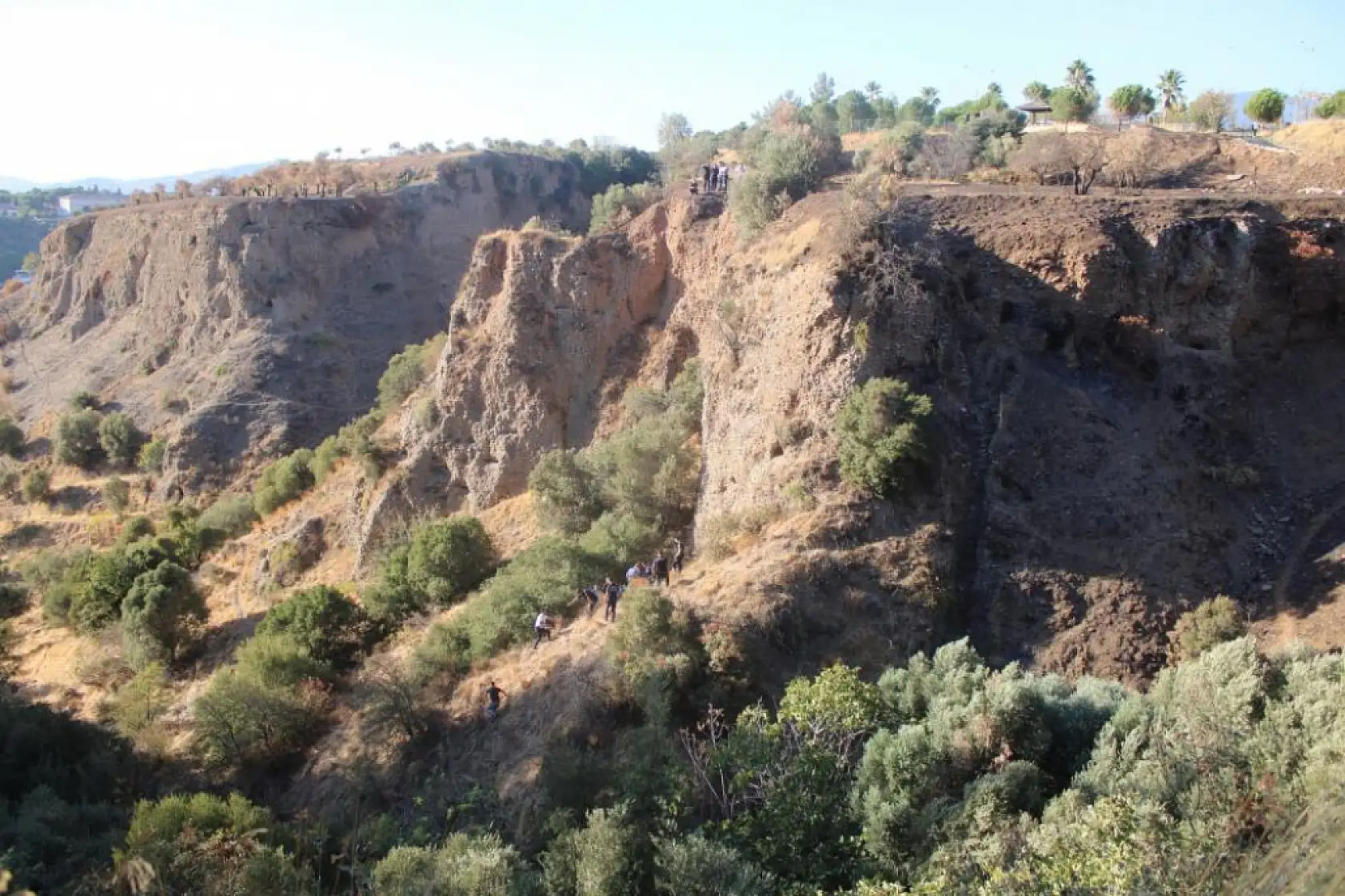 Uçurumdan düşen genç kız hayatını kaybetti