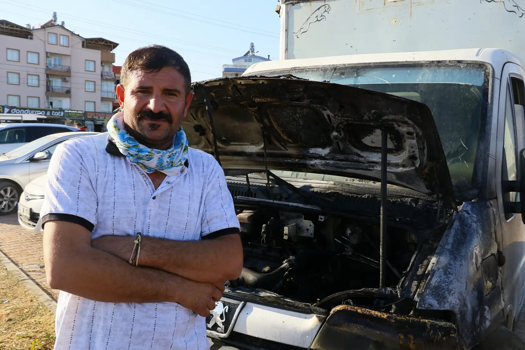 Kontağı çevirdi, kamyoneti alev alev yandı