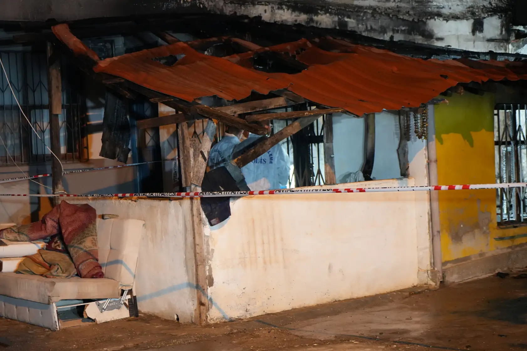 Genç kadın yangında yanarak can verdi