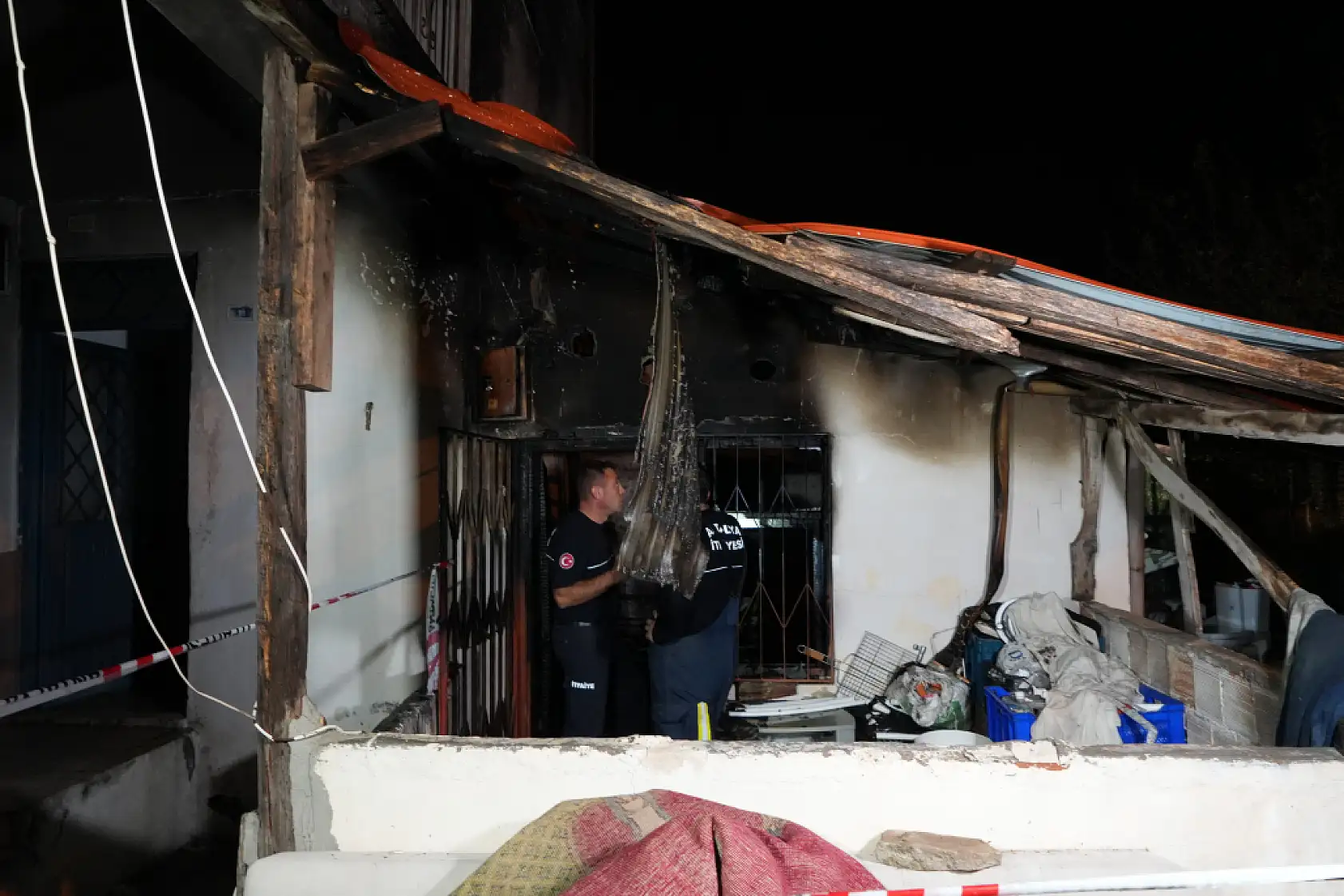 Genç kadın yangında yanarak can verdi