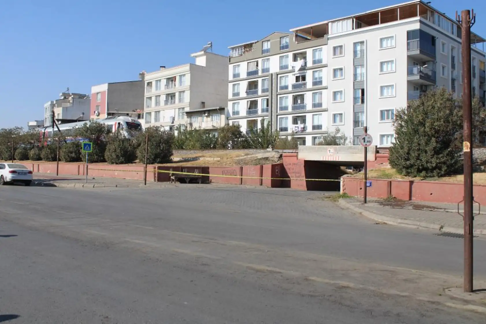 Demir yolunda bomba alarmı: Tren seferleri durduruldu