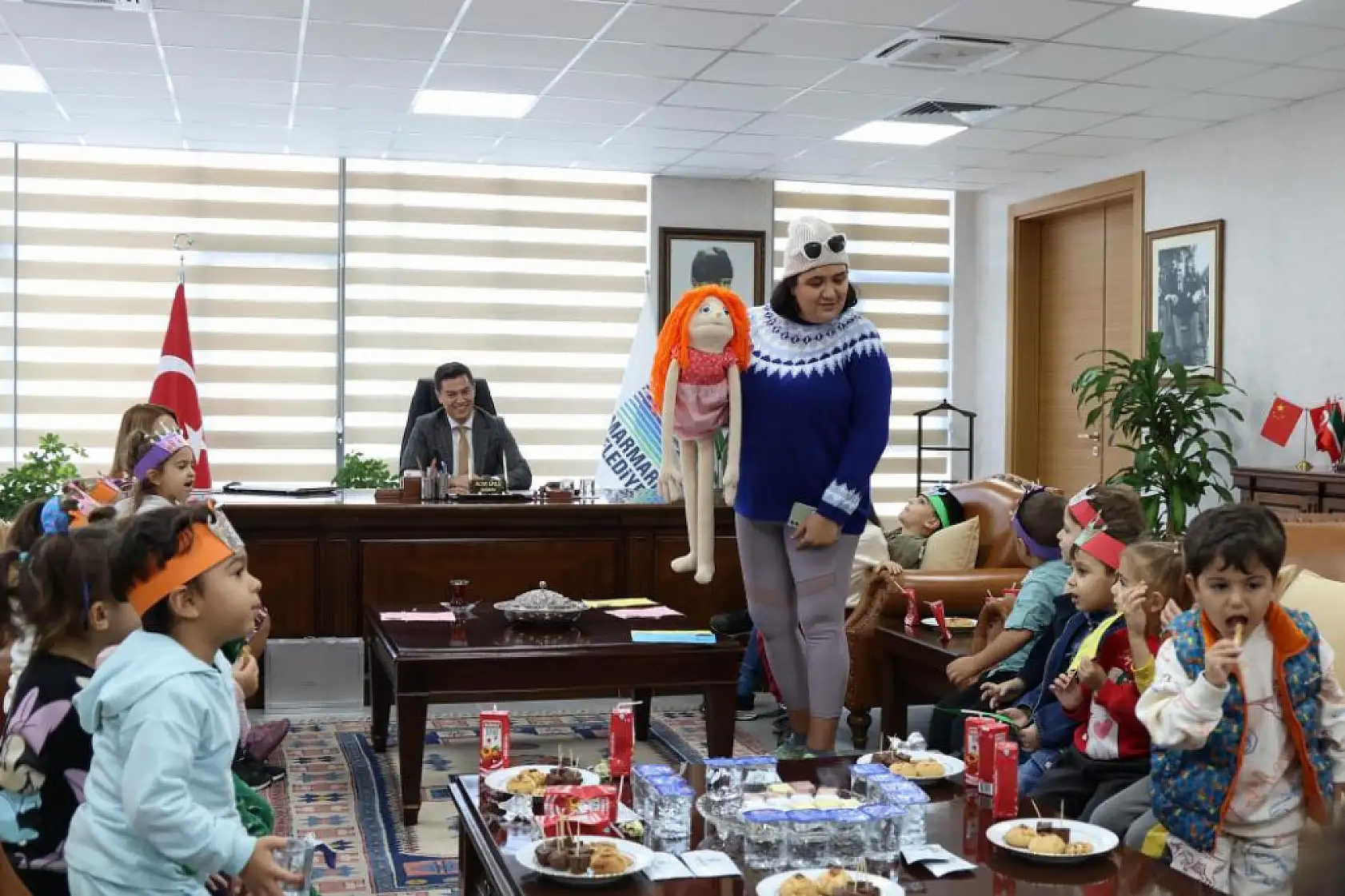 Başkan Ünlü, minik misafirlerini ağırladı