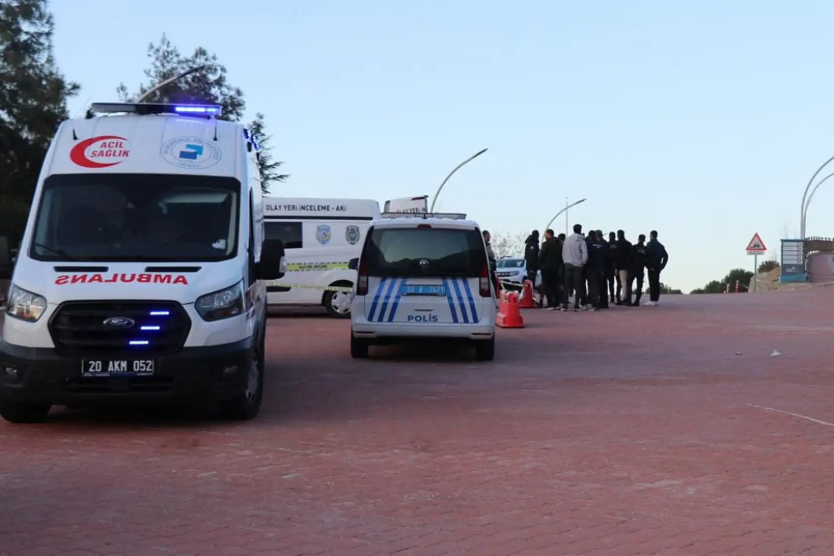 Acilde damar yolu açtıran doktor, kendisine ilaç enjekte ederek ölmeyi bekledi