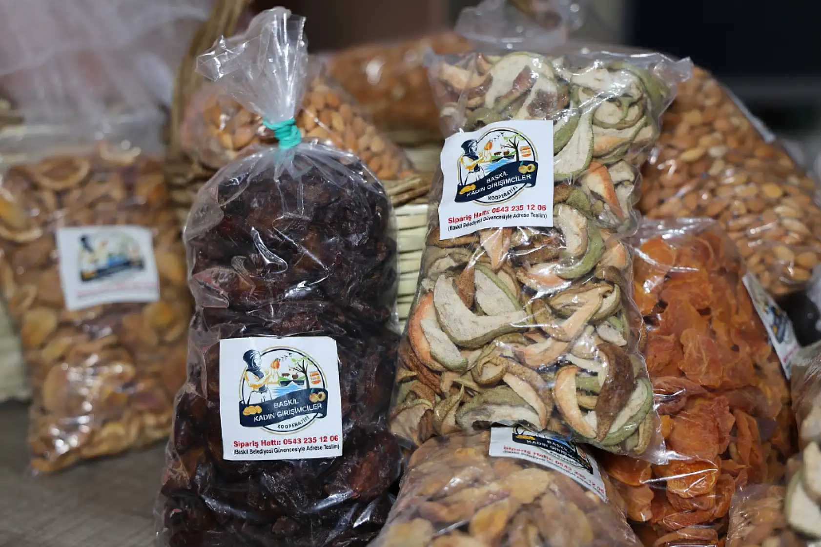 Köy kadınlarının el emeği ürünleri, Romanya sofralarını süslüyor