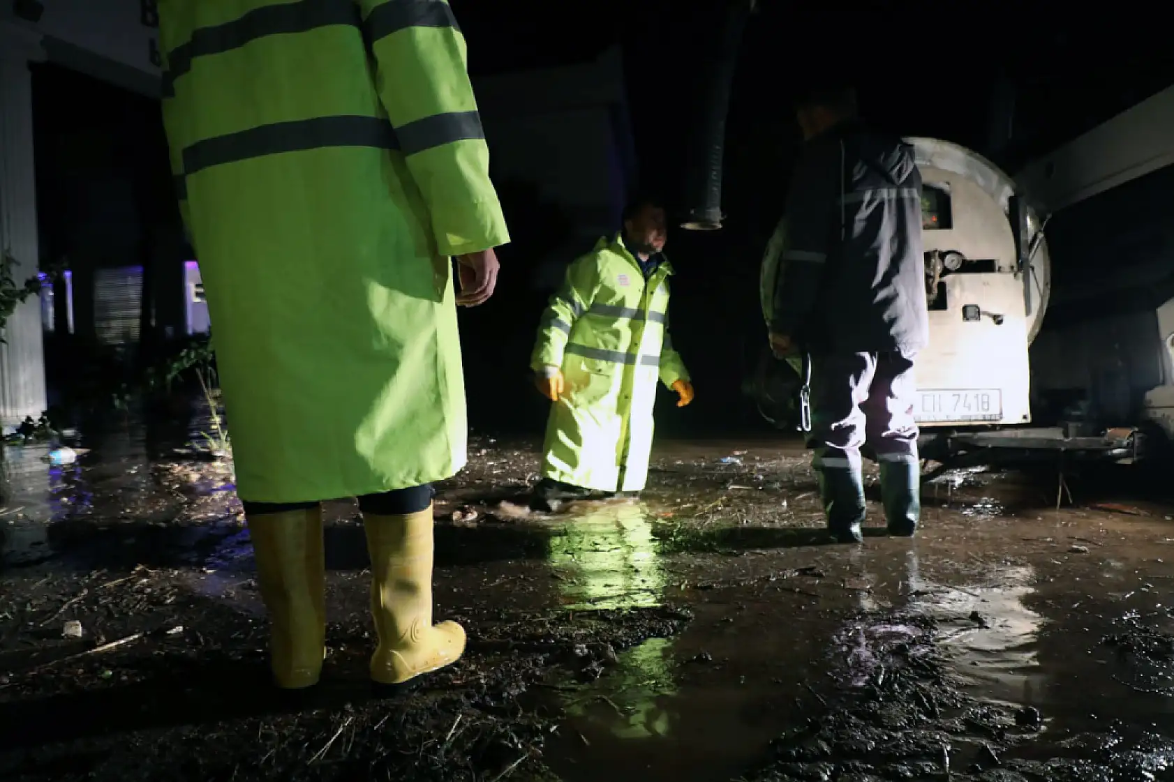 MUSKİ ekiplerinden yağmur mesaisi