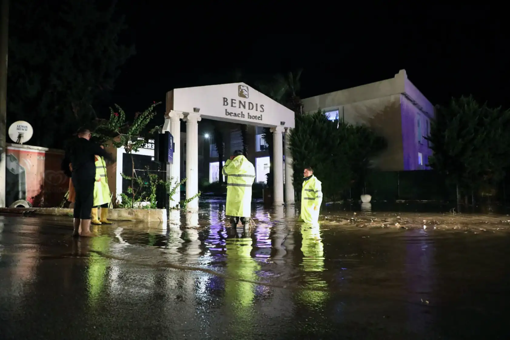 MUSKİ ekiplerinden yağmur mesaisi