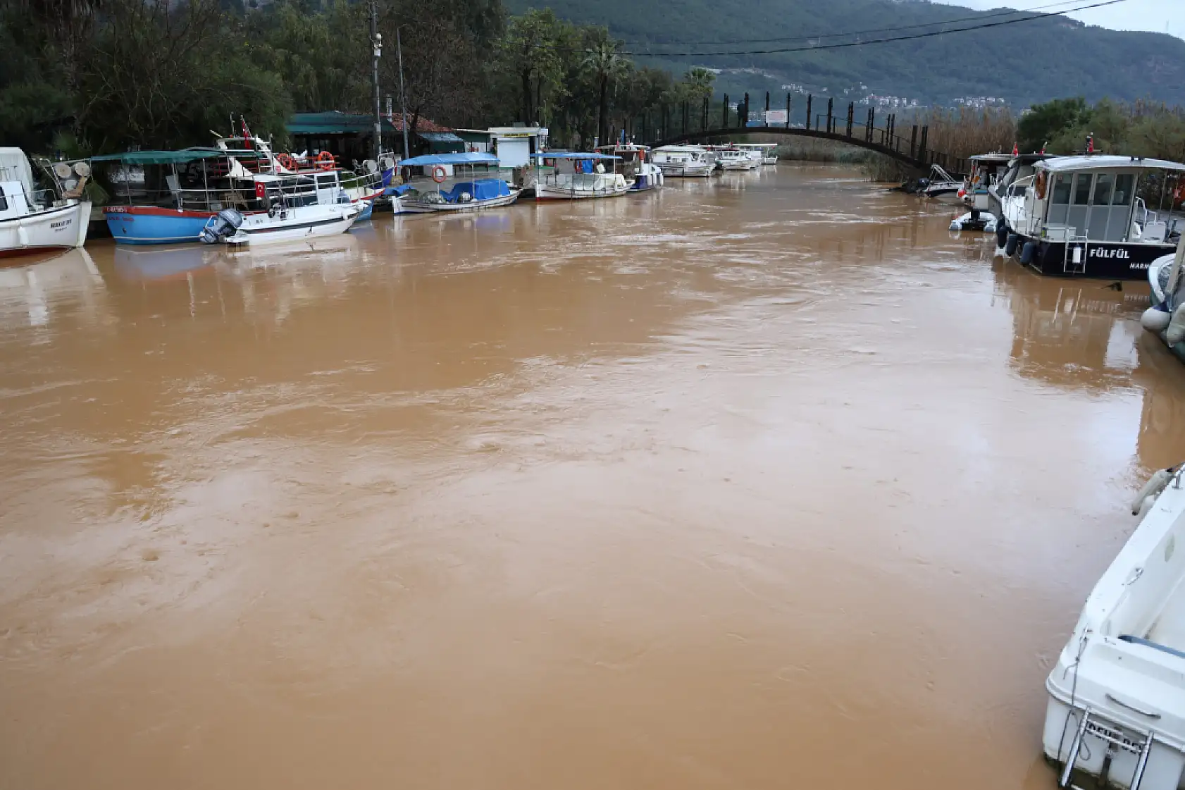 Tarihi azmak turkuazdan kahverengiye döndü