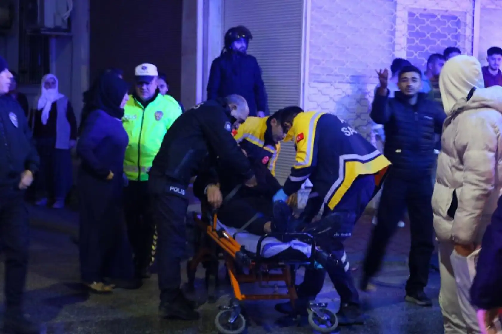 İki otomobil sokak keşiminde çarpıştı: 2 yaralı